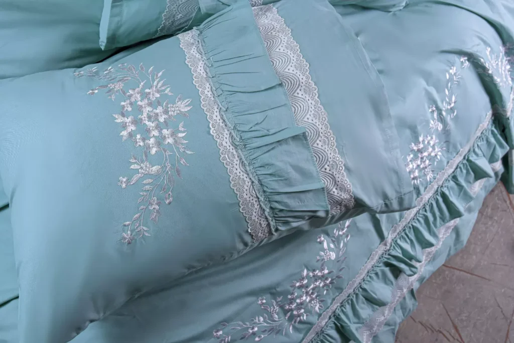 أطقم مفروشات عرايس مطرزة 2026